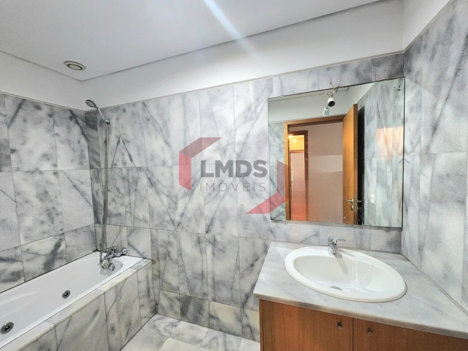 Apartamento T3 para Venda em Canelas Foto 11