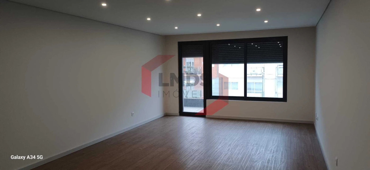 Apartamento T3 para Venda em Cedofeita, Santo Ildefonso, Sé, Miragaia, São Nicolau e Vitória Foto 2
