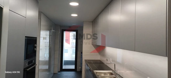 Apartamento T3 para Venda em Cedofeita, Santo Ildefonso, Sé, Miragaia, São Nicolau e Vitória