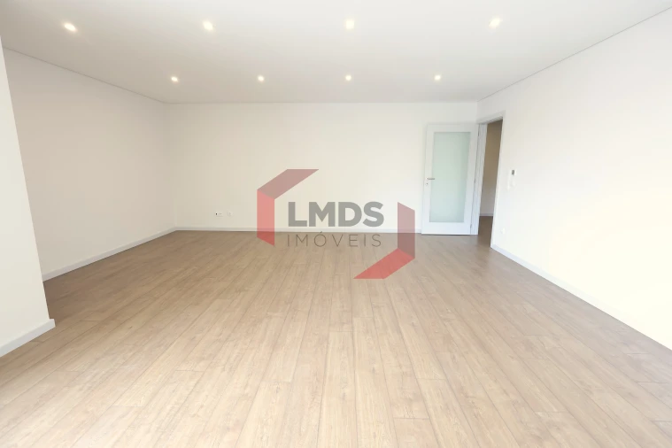 Apartamento T3 para Venda em Cedofeita, Santo Ildefonso, Sé, Miragaia, São Nicolau e Vitória Foto 5