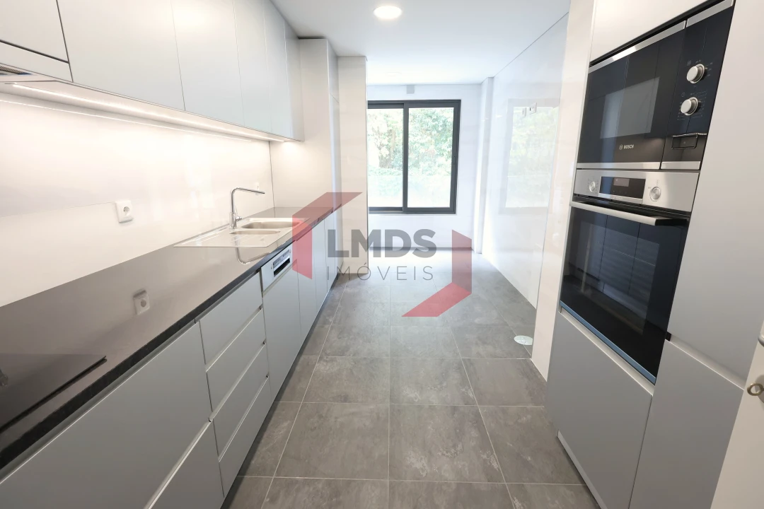 Apartamento T3 para Venda em Cedofeita, Santo Ildefonso, Sé, Miragaia, São Nicolau e Vitória Foto 1