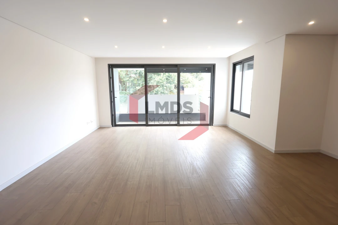 Apartamento T3 para Venda em Cedofeita, Santo Ildefonso, Sé, Miragaia, São Nicolau e Vitória Foto 3