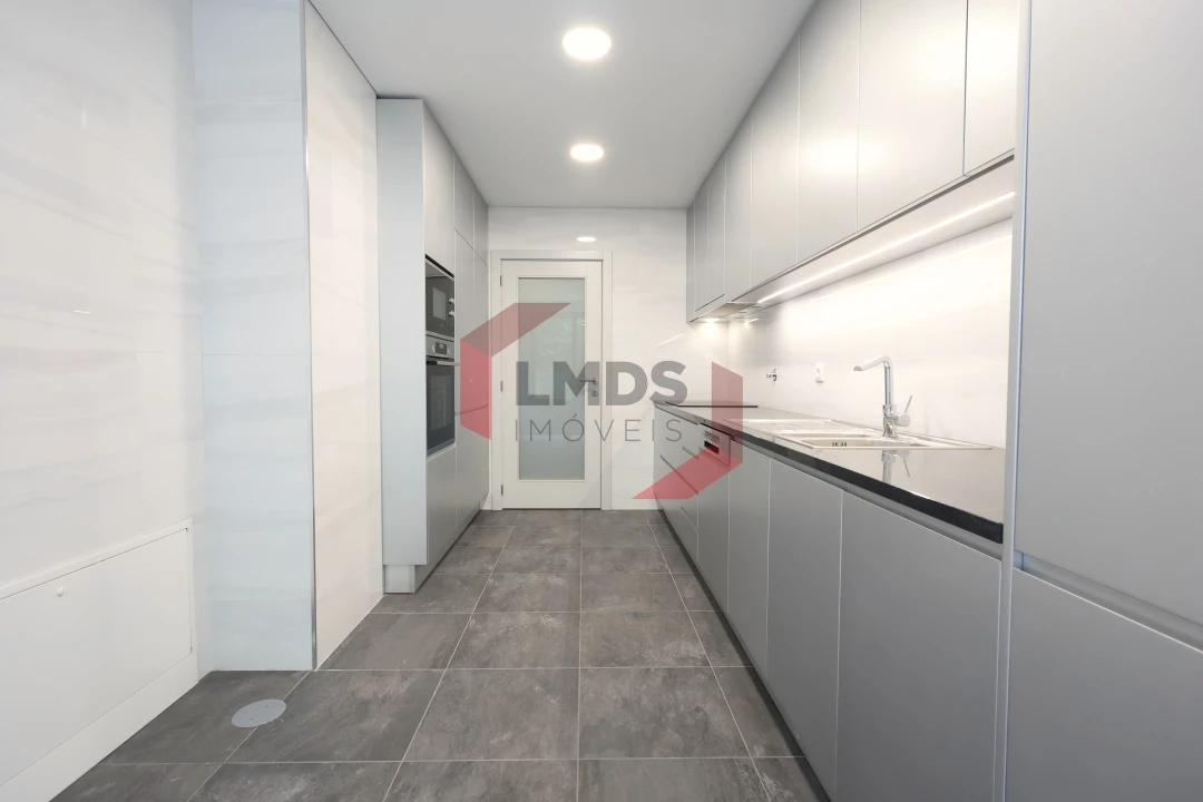 Apartamento T3 para Venda em Cedofeita, Santo Ildefonso, Sé, Miragaia, São Nicolau e Vitória Foto 2