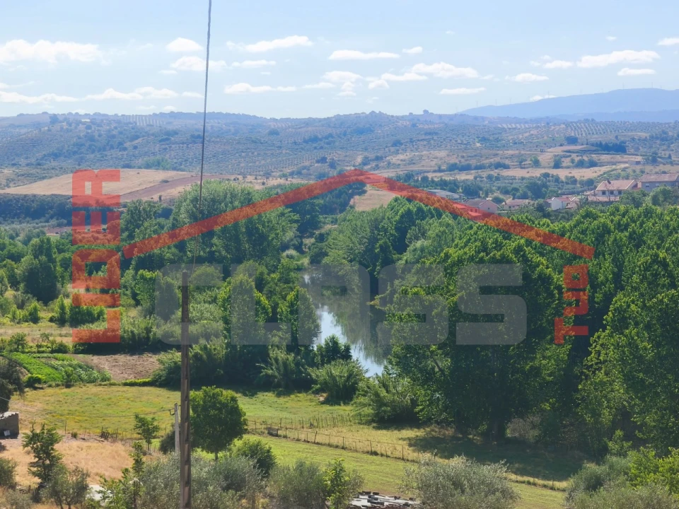 Terreno para Venda em Abambres Foto 1
