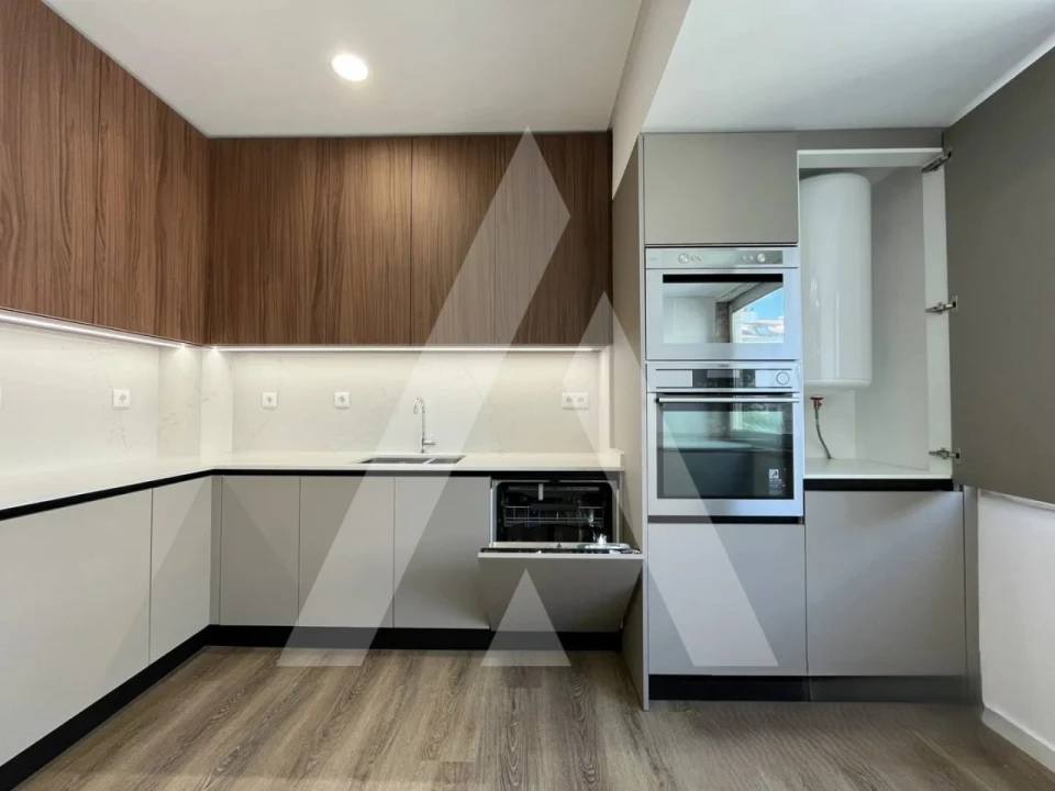 Apartamento T4 para Venda em Viseu Foto 6