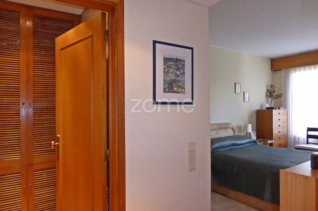 Apartamento T4 para Arrendamento em Aldoar, Foz do Douro e Nevogilde Foto 2