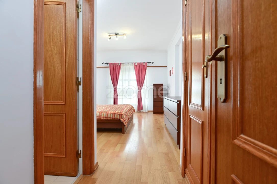Apartamento T3 para Arrendamento em São Domingos de Rana Foto 12