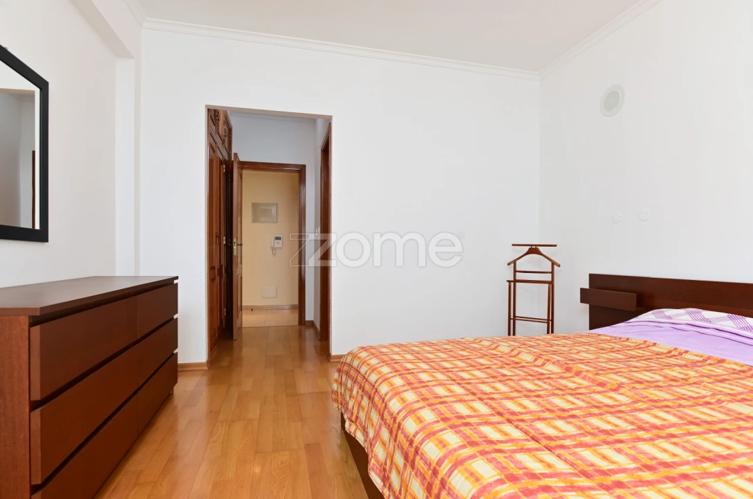 Apartamento T3 para Arrendamento em São Domingos de Rana Foto 15