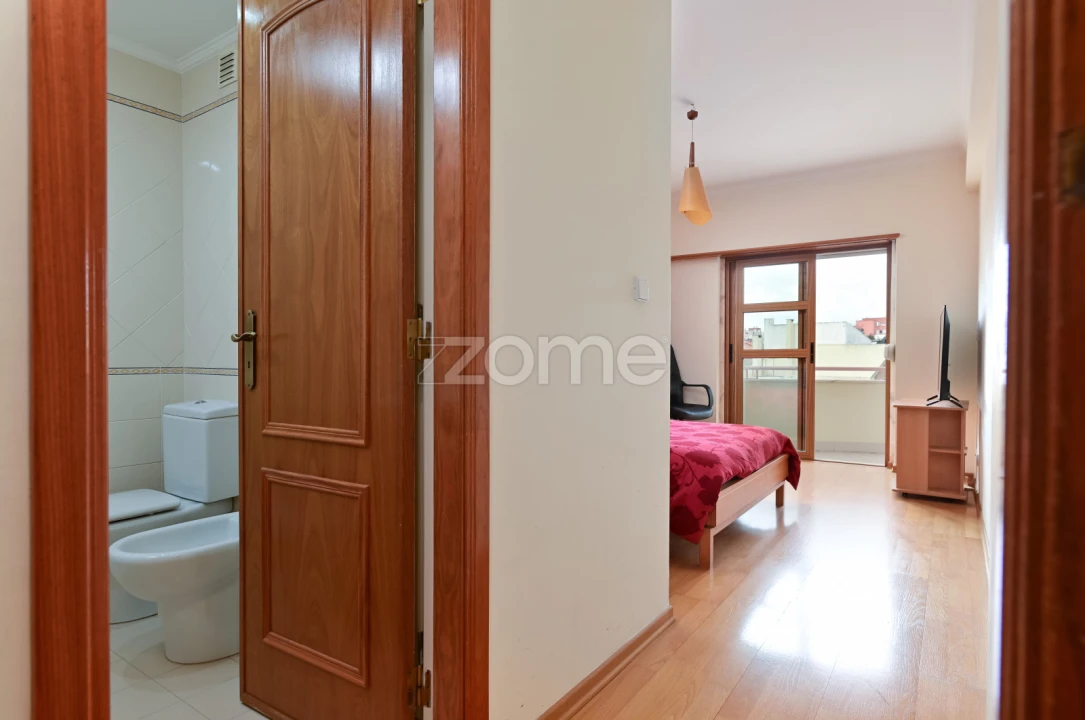 Apartamento T3 para Arrendamento em São Domingos de Rana Foto 16