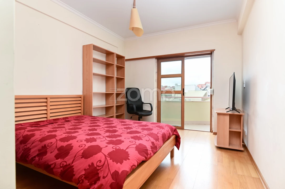 Apartamento T3 para Arrendamento em São Domingos de Rana Foto 18
