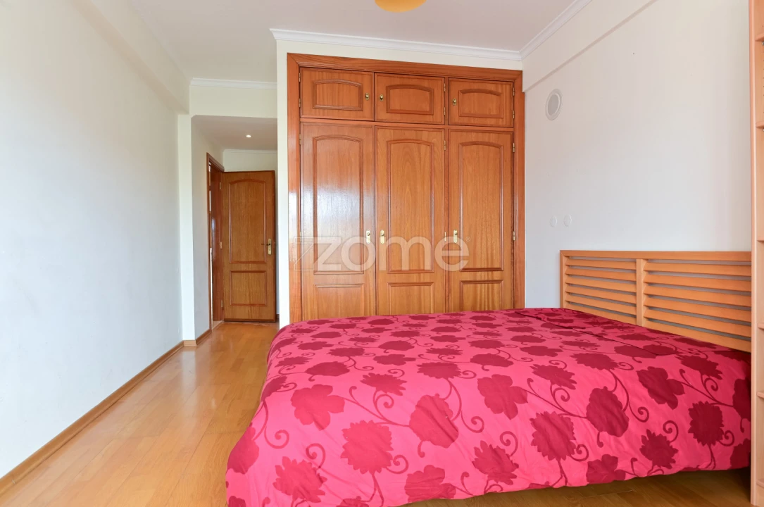 Apartamento T3 para Arrendamento em São Domingos de Rana Foto 19