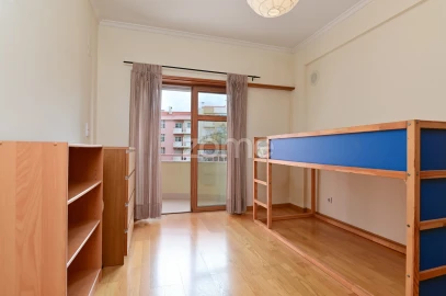 Apartamento T3 para Arrendamento em São Domingos de Rana