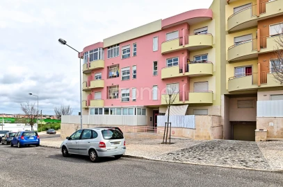 Apartamento T3 para Arrendamento em São Domingos de Rana