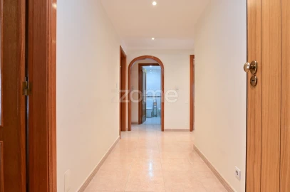 Apartamento T3 para Arrendamento em São Domingos de Rana