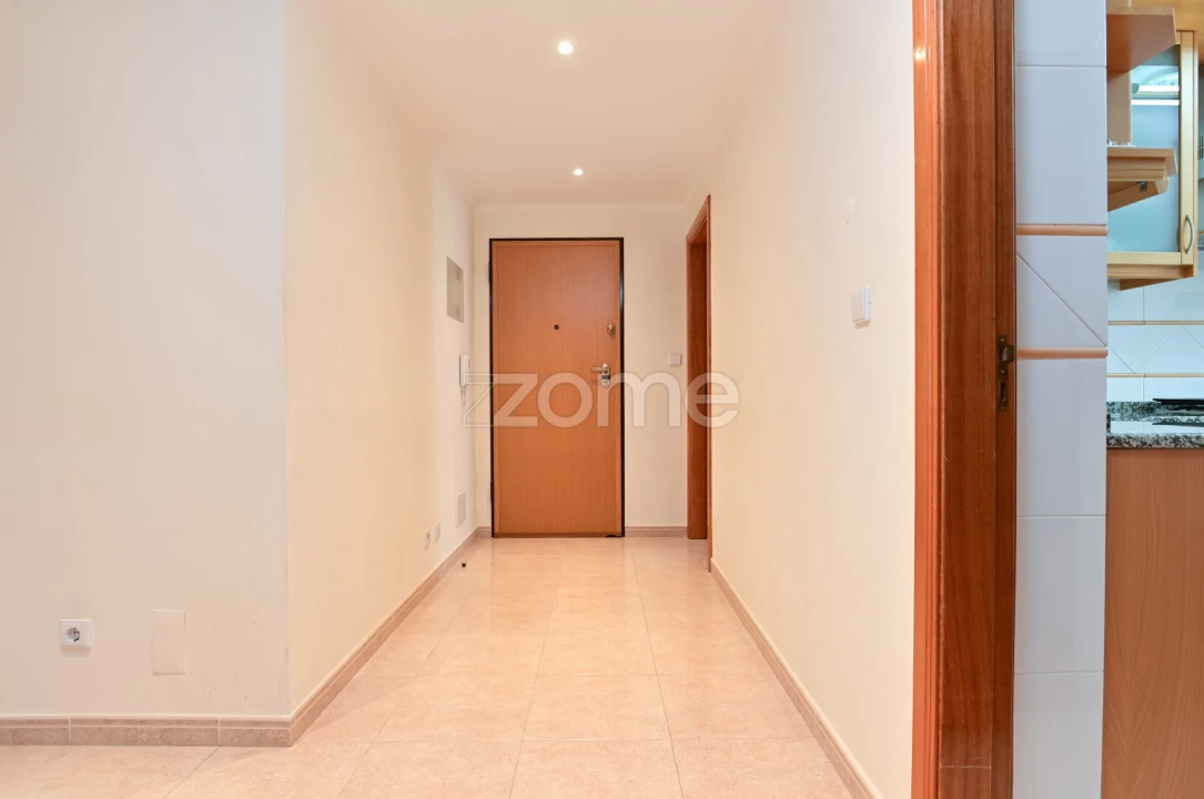 Apartamento T3 para Arrendamento em São Domingos de Rana Foto 4