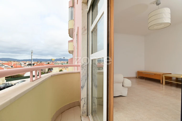 Apartamento T3 para Arrendamento em São Domingos de Rana Foto 10