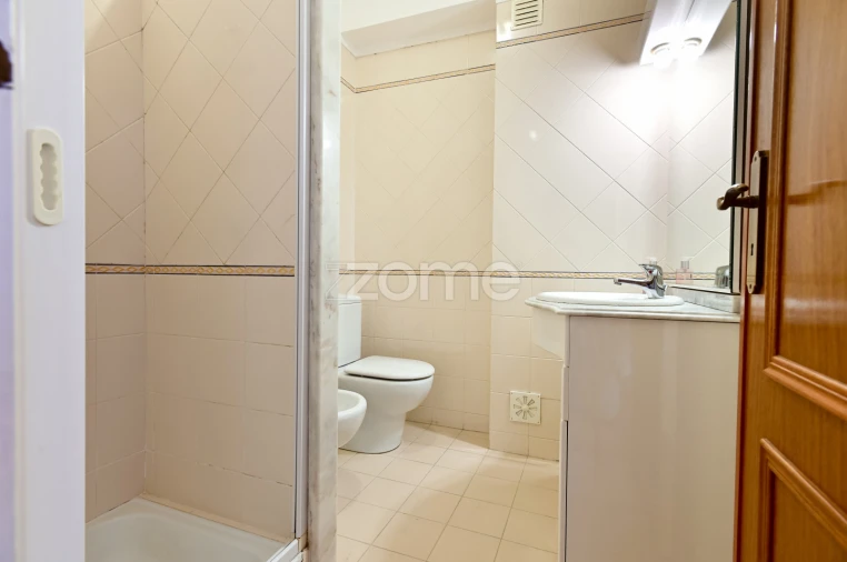 Apartamento T3 para Arrendamento em São Domingos de Rana Foto 13