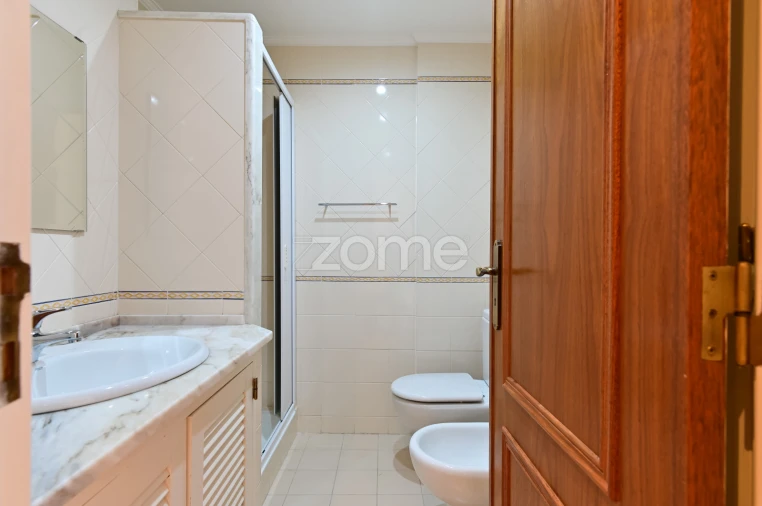 Apartamento T3 para Arrendamento em São Domingos de Rana Foto 17