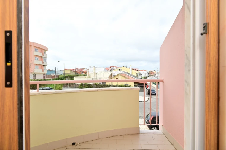 Apartamento T3 para Arrendamento em São Domingos de Rana Foto 20