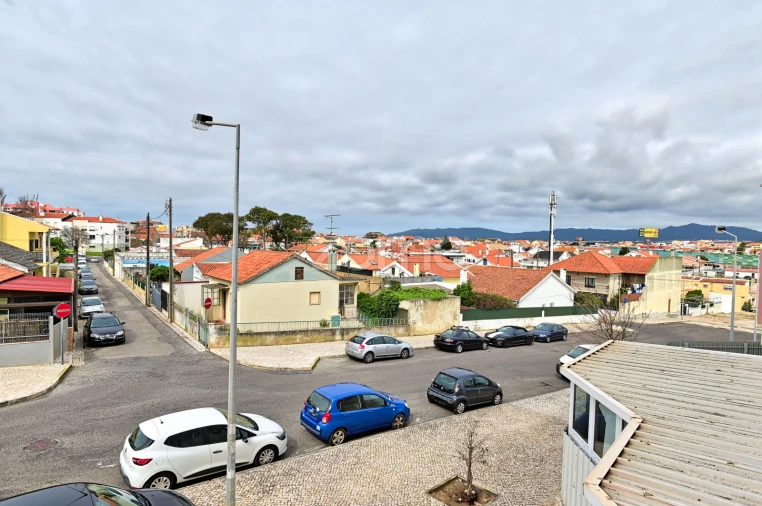 Apartamento T3 para Arrendamento em São Domingos de Rana Foto 28