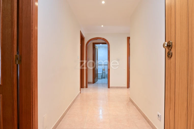 Apartamento T3 para Arrendamento em São Domingos de Rana Foto 3