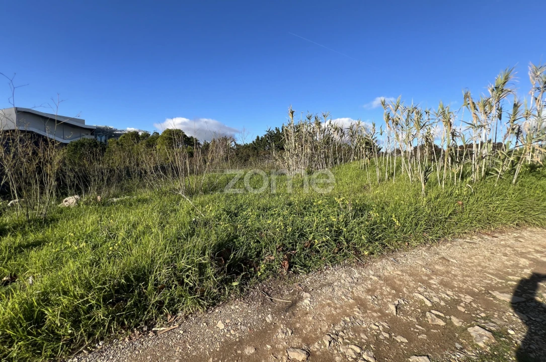 Terreno para Venda em Rio de Mouro Foto 1