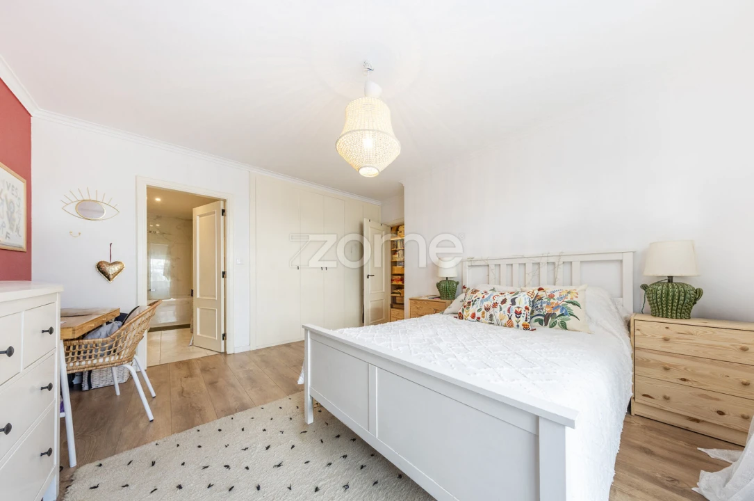 Apartamento T2 para Venda em Carcavelos e Parede Foto 9