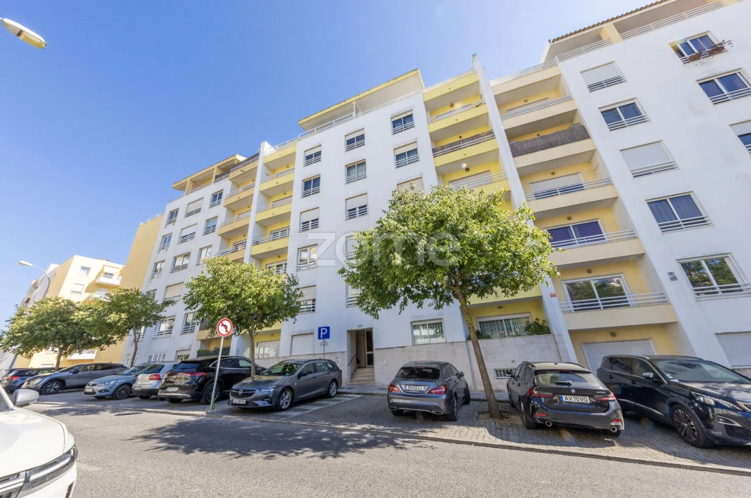 Apartamento T2 para Venda em Carcavelos e Parede Foto 2