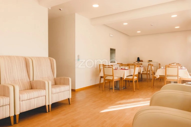 Moradia T7 para Venda em Porto Salvo Foto 3