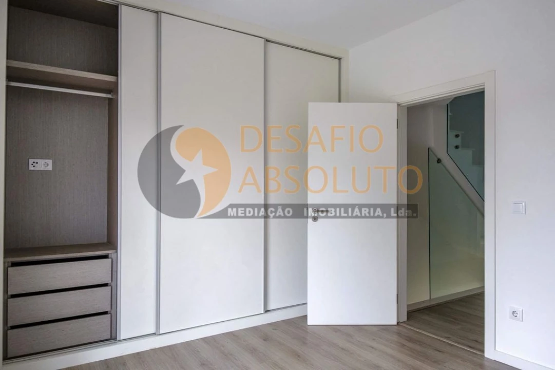 Moradia T4 para Venda em Fernao Ferro Foto 11