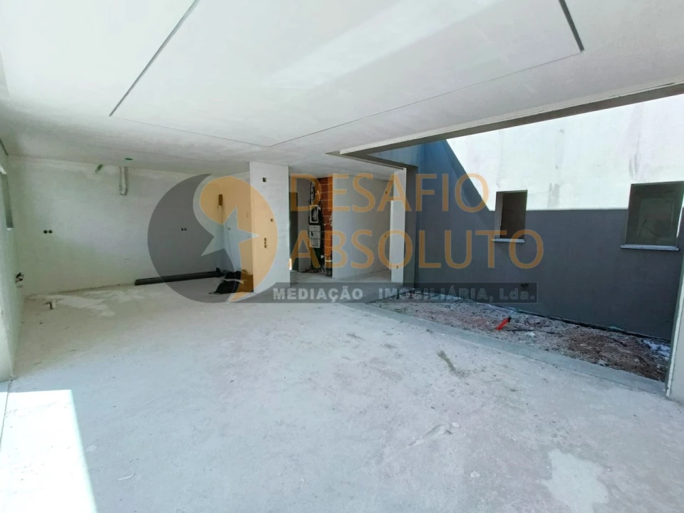 Moradia T4 para Venda em Fernao Ferro Foto 3
