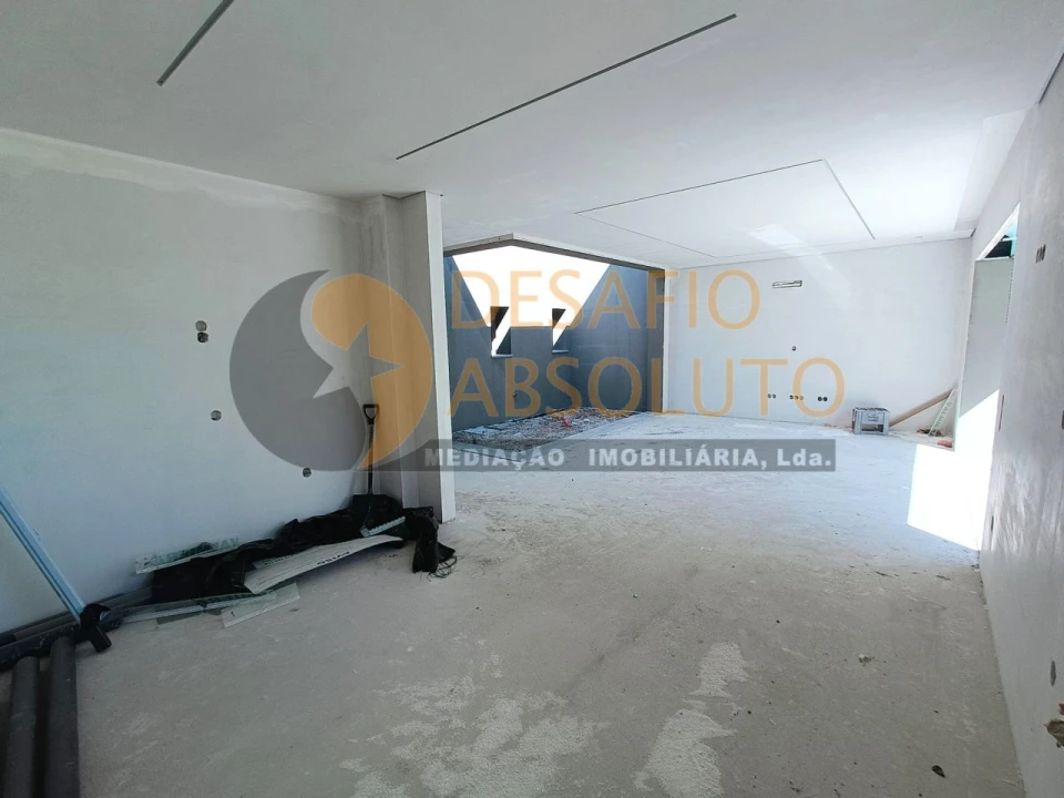 Moradia T4 para Venda em Fernao Ferro Foto 4