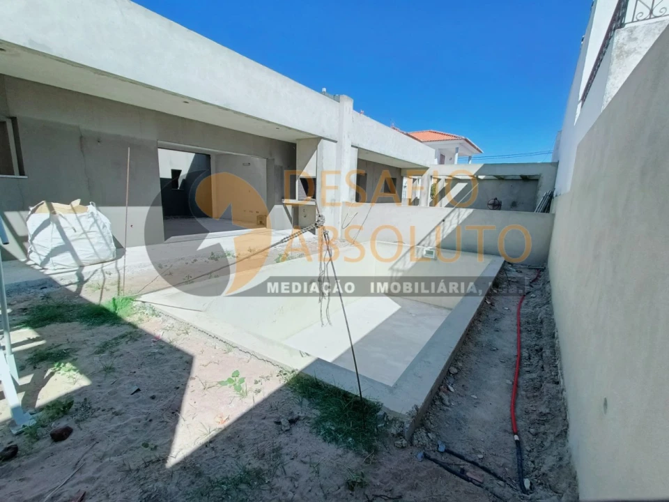 Moradia T4 para Venda em Fernao Ferro Foto 18