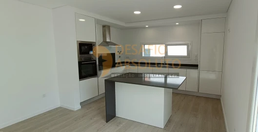 Moradia T4 para Venda em Fernao Ferro