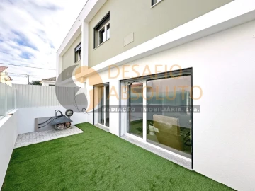 Moradia T4 para Venda em Fernao Ferro