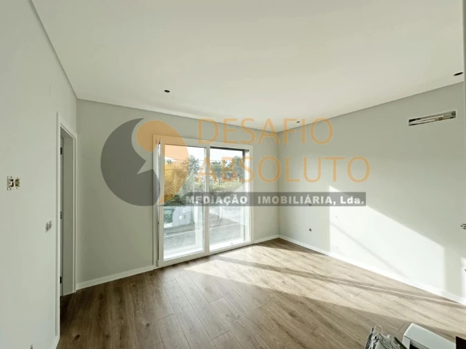 Moradia T4 para Venda em Fernao Ferro Foto 7