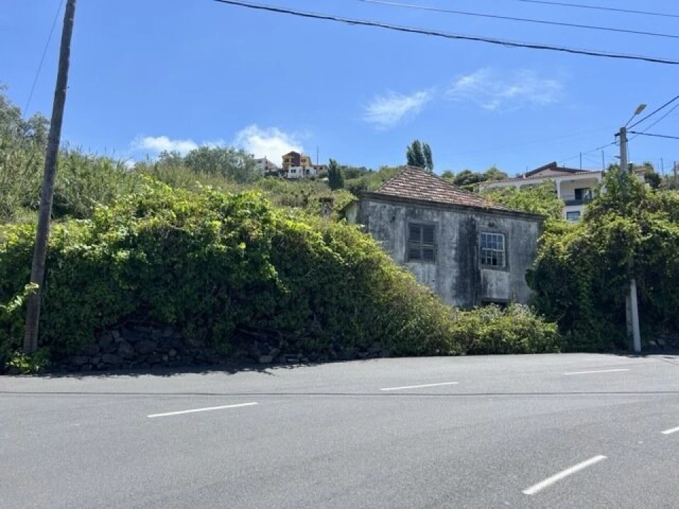 Moradia T2 para Venda em Ribeira Brava Foto 1