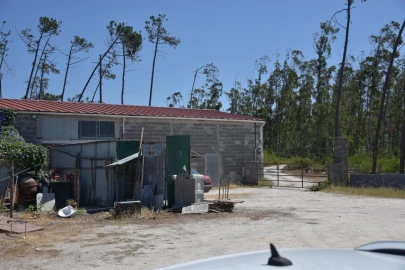 Armazém para Venda em Monte Redondo e Carreira
