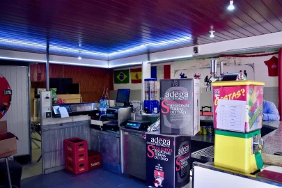 Armazém para Venda em Monte Redondo e Carreira