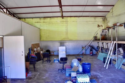 Armazém para Venda em Monte Redondo e Carreira
