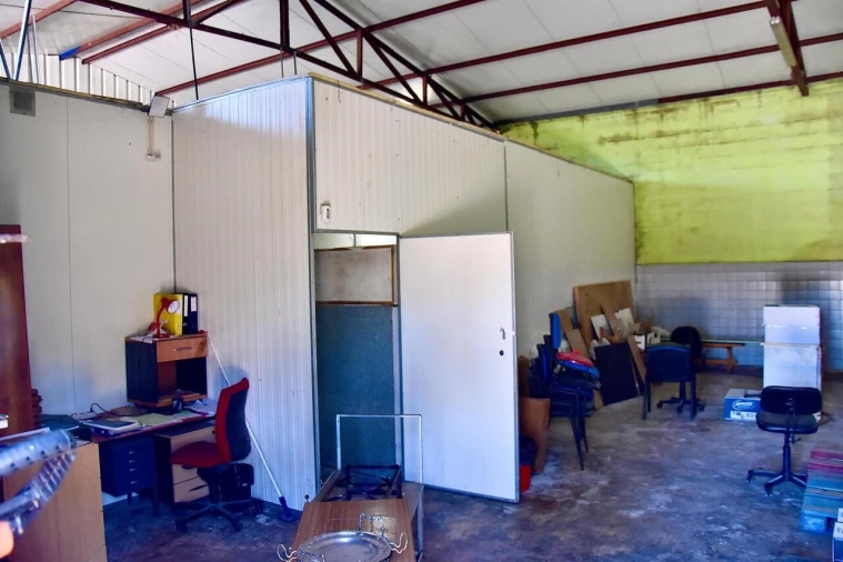 Armazém para Venda em Monte Redondo e Carreira Foto 16