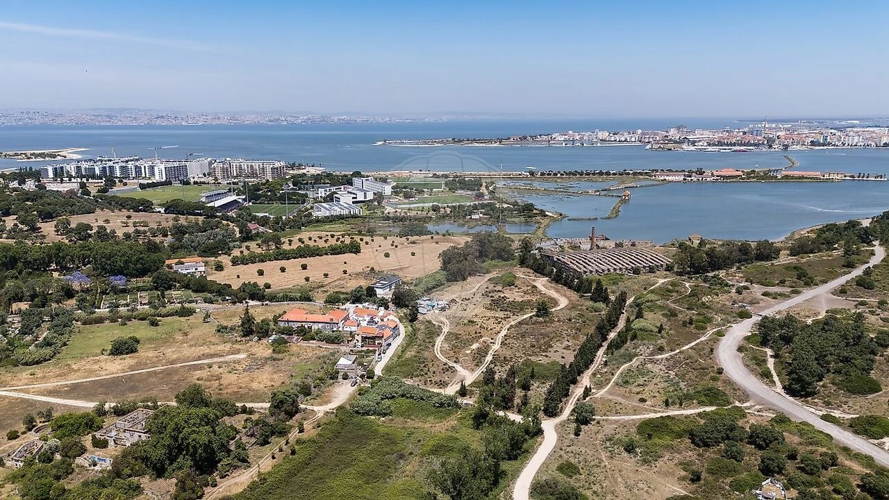 Terreno para Venda em Seixal, Arrentela e Aldeia de Paio Pires Foto 2