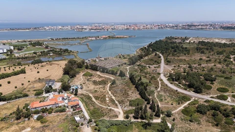 Terreno para Venda em Seixal, Arrentela e Aldeia de Paio Pires