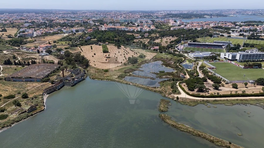 Terreno para Venda em Seixal, Arrentela e Aldeia de Paio Pires