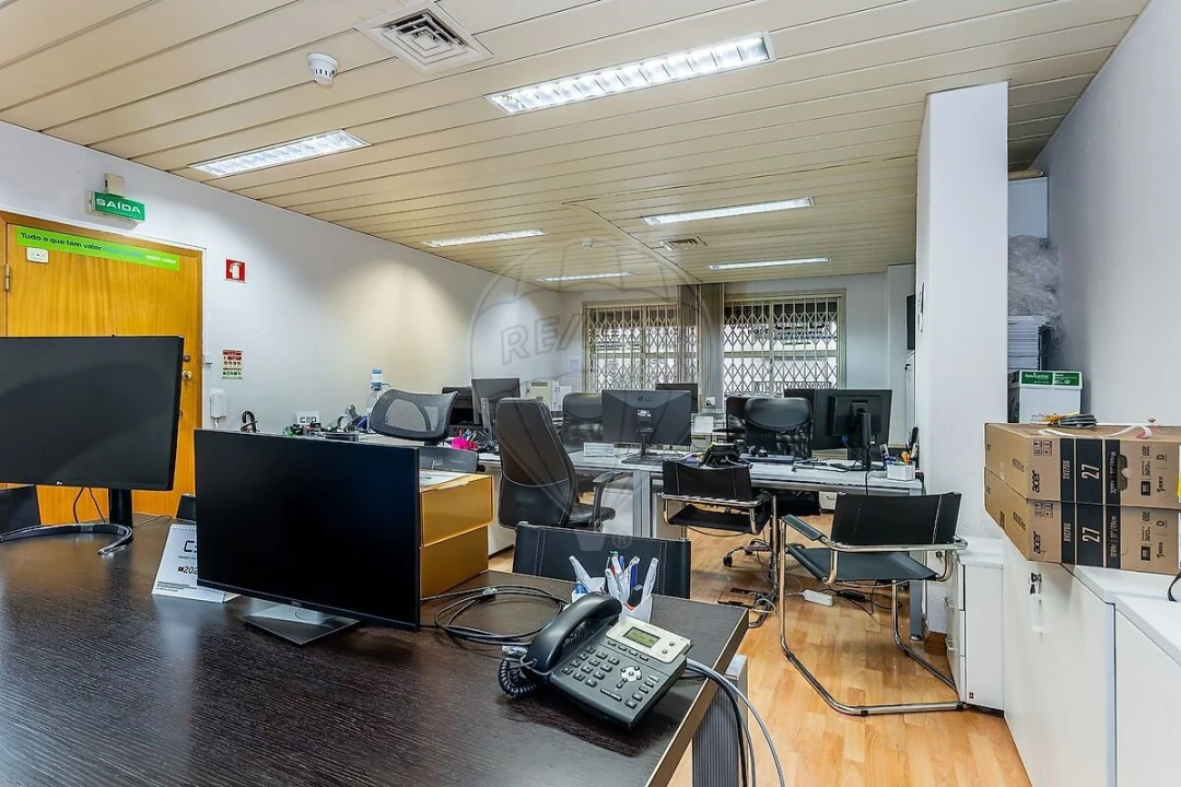 Escritório para Venda em Alvalade Foto 2