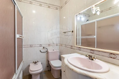 Apartamento T0 para Venda em Pontinha e Famões