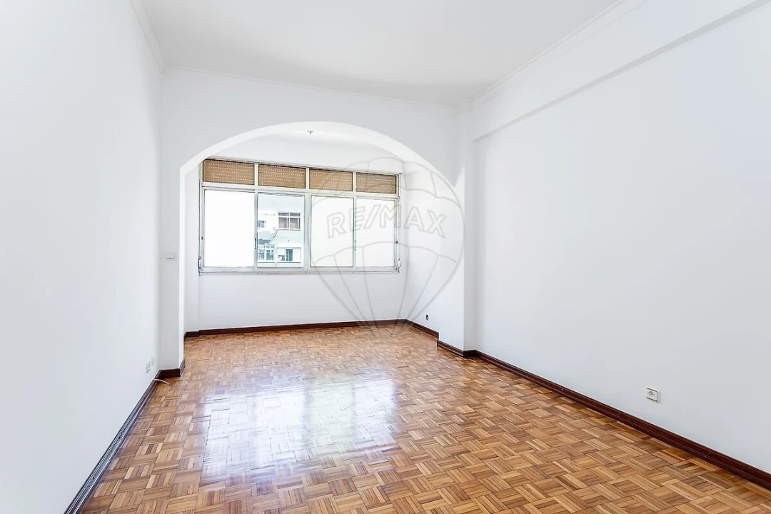 Apartamento T0 para Venda em Pontinha e Famões Foto 12