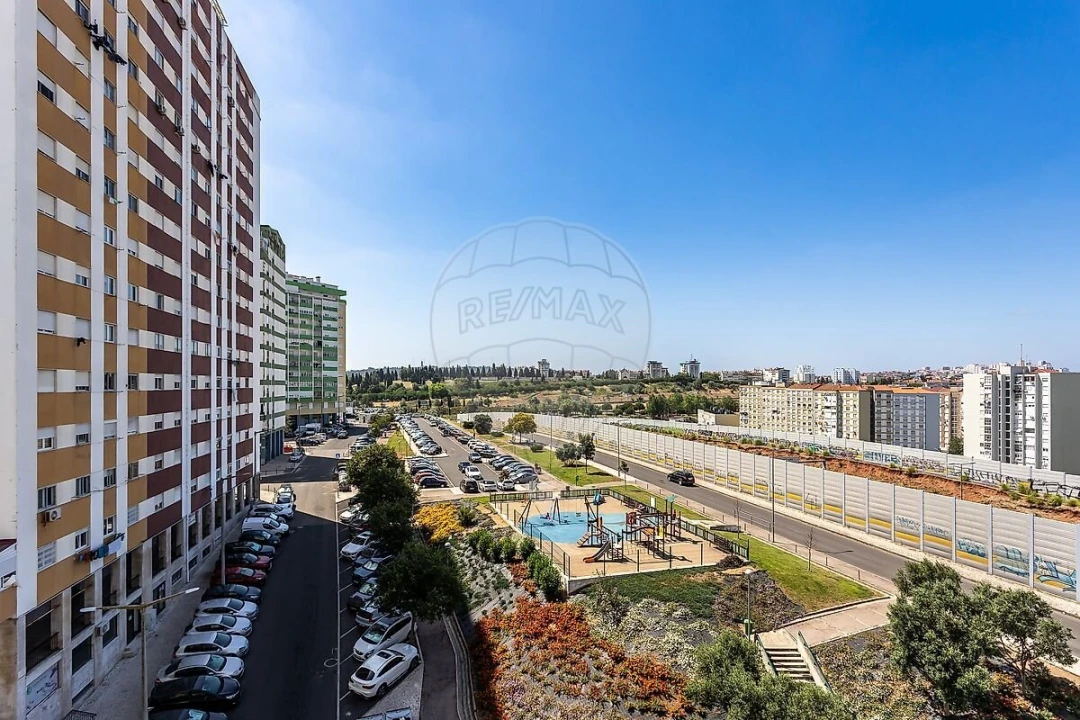 Apartamento T0 para Venda em Pontinha e Famões Foto 17