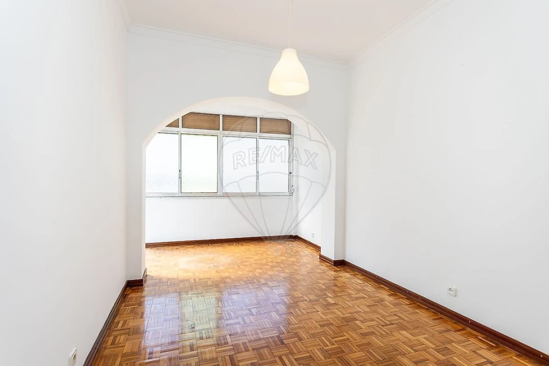 Apartamento T0 para Venda em Pontinha e Famões Foto 4