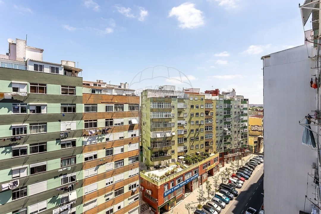 Apartamento T0 para Venda em Pontinha e Famões Foto 19